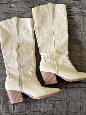 Women's Cream Western Cowboy Boots